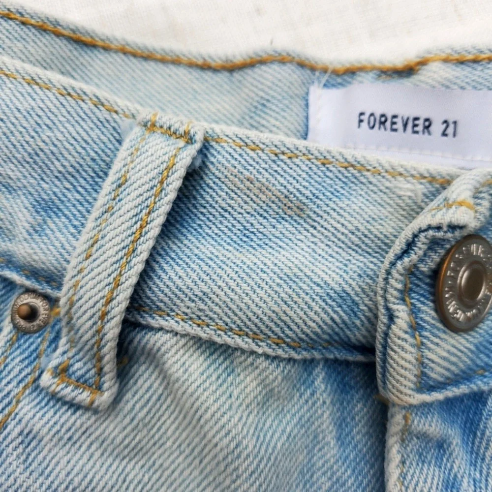 Forever 21 Blue Distressed Jean Shorts Frayed Hem 5 Pocket Light Wash SZ:28